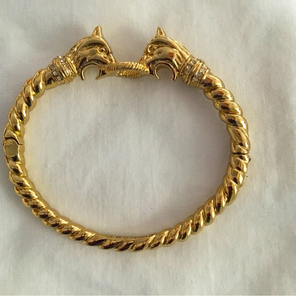 Stella&Dot Gold Tone Bracelet;2.5 Diameter, 8” Circumference; 2 Lion Heads&Ring.